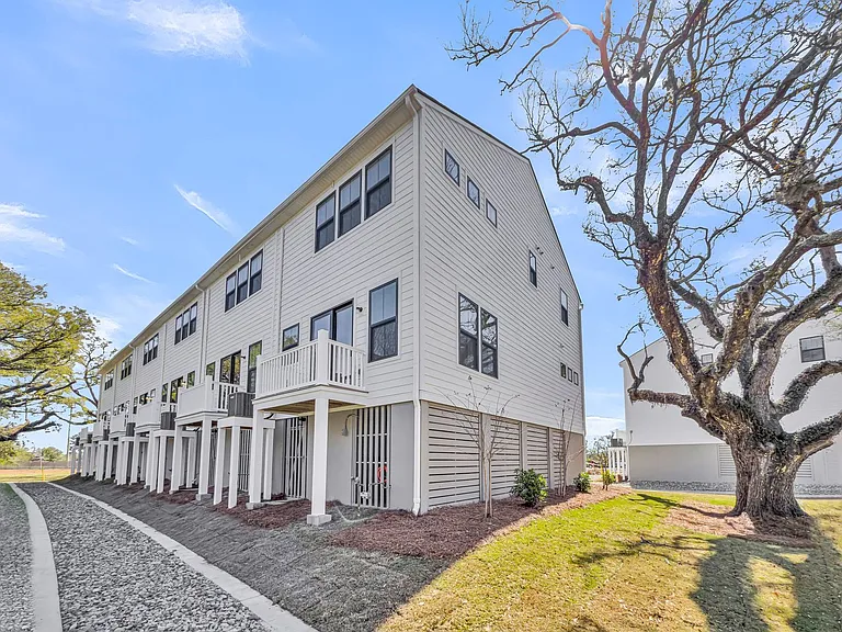 Tides at Park Circle — Photo 41