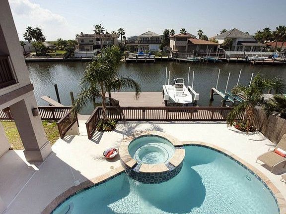 3rd image of 373 Mustang Blvd