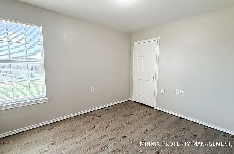 2220 99th St — Photo 10