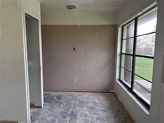 4th image of 632 SE 12th Ct APT 12