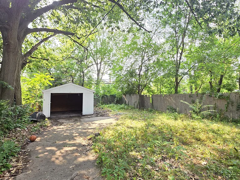 15039 Sorrento St — Photo 34