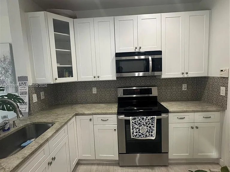5402 Pointe Villa Dr #B — Photo 14