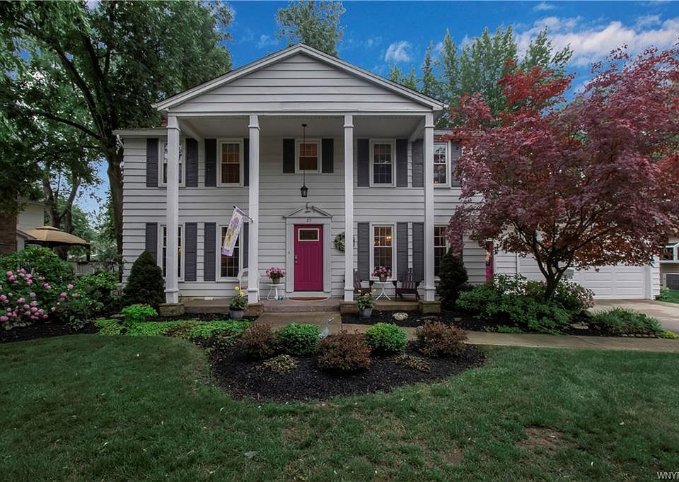 1st image of 37 Pin Oak Dr