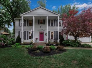 37 Pin Oak Dr, Williamsville, NY