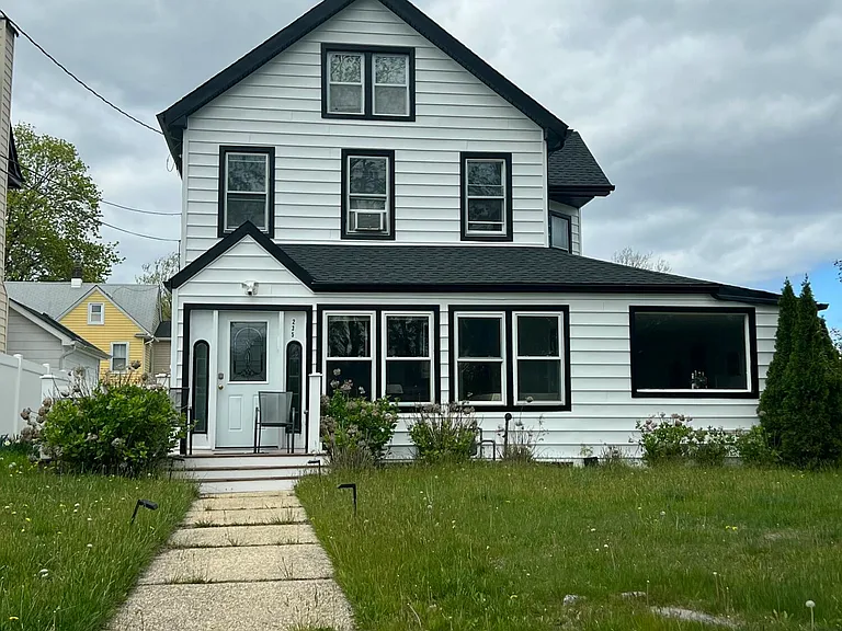 235 S Lincoln Ave — Photo 1