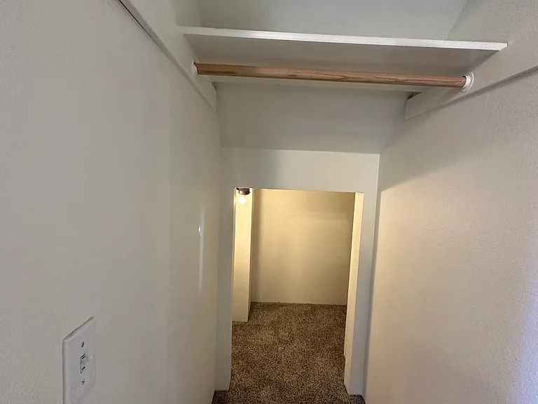 985 NE Hidden Valley Dr — Photo 7