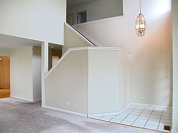 2nd image of 1568 Knoll Crest Dr
