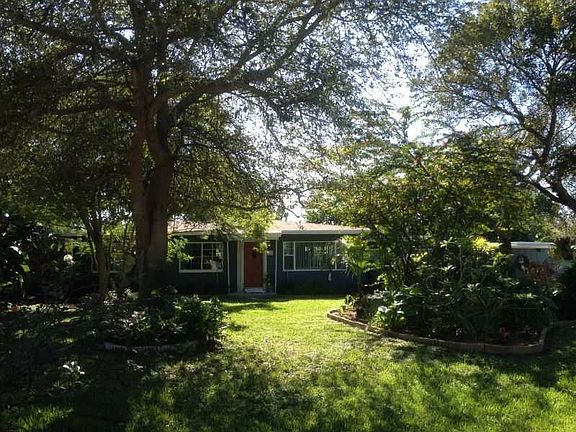 3rd image of 422 NE 26th Dr
