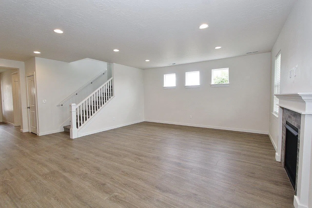 4 bed, 2.5 bath, 3004 sqft, $2,800 — Photo 4