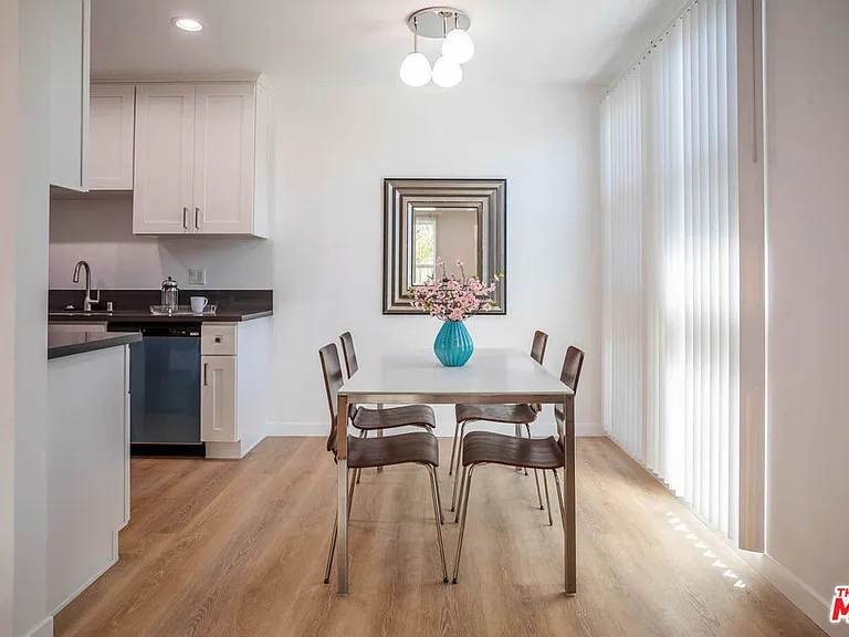6244 De Longpre Ave #1 — Photo 9