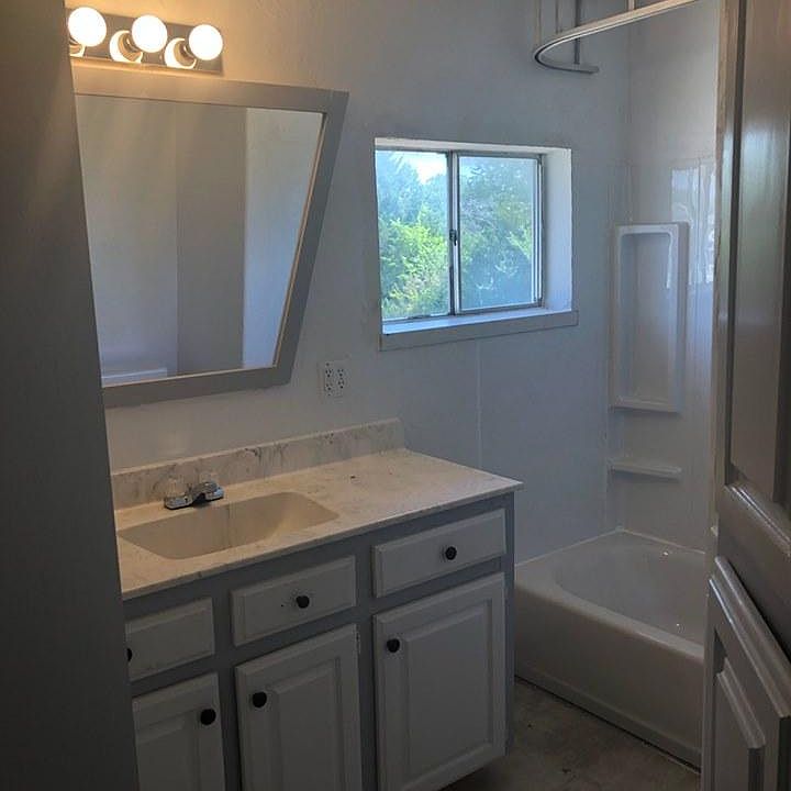 2nd image of 974 Jessica St