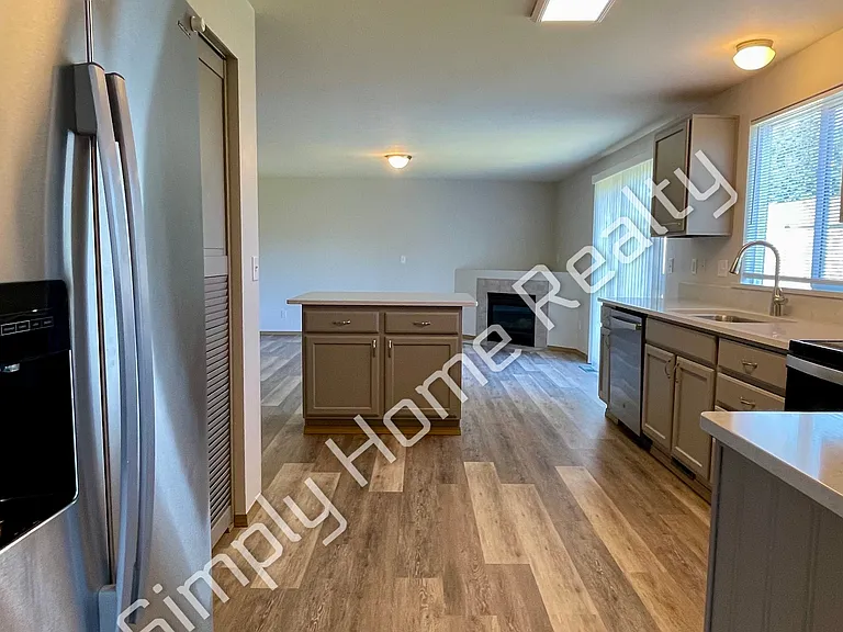 1446 Laredo Dr SE — Photo 11