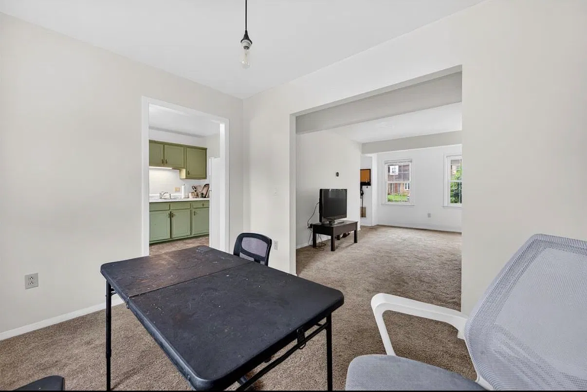 4 bed, 2.5 bath, 1672 sqft, $2,400 — Photo 2