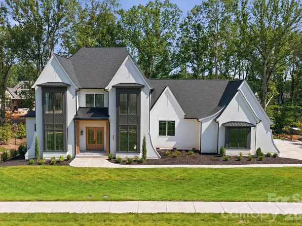 207 Sugar Maple Ln, Matthews, NC 28104