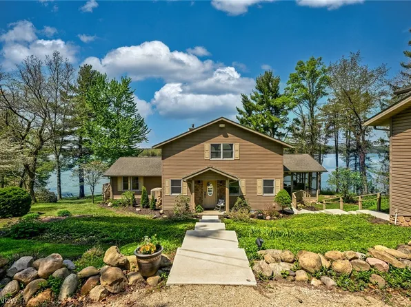 2873 Lodge Rd SW, Sherrodsville, OH 44675