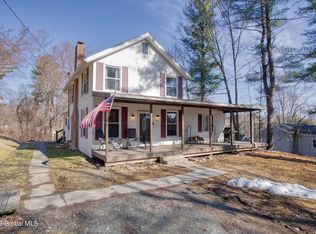 46 Seneca Rd, West Sand Lake, NY 12196