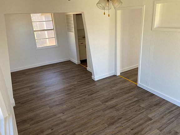 3rd image of 919 Jay St
