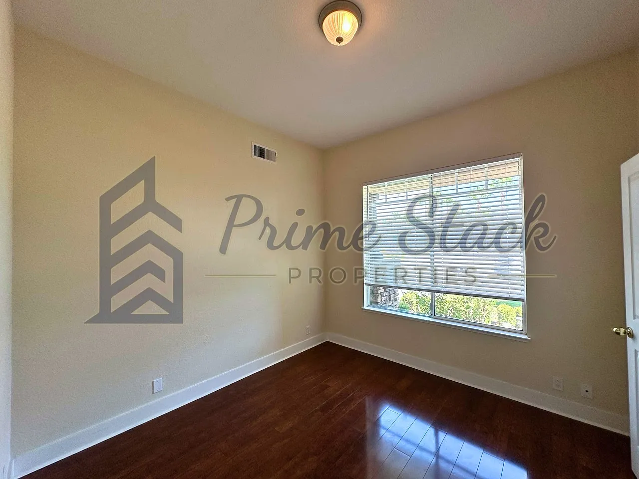 5 bed, 2970 sqft, $6,500 — Photo 3