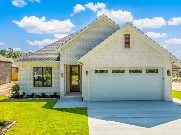 5 Woodlands Park Ln, Little Rock, AR 72223