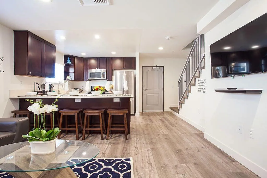 3 bed, 1250 sqft, $3,500 — Photo 3