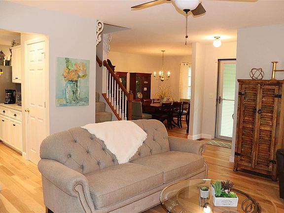 5th image of 418 Hickory Grove Ln