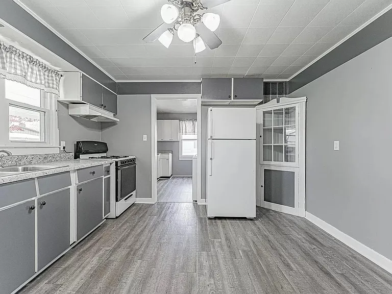 1625 Pulaski St — Photo 5