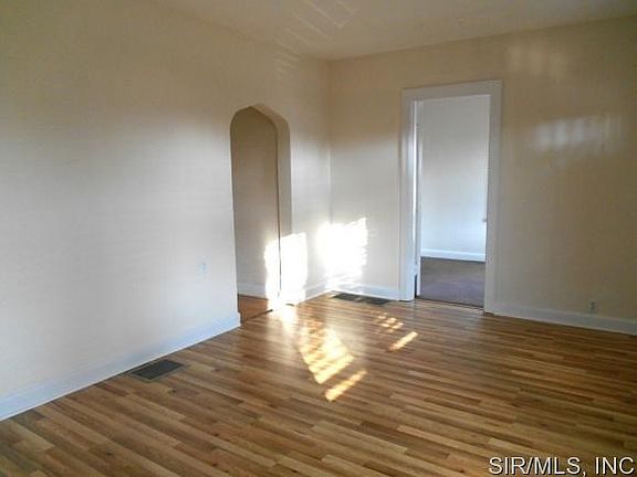 5th image of 2145 Lynch Ave