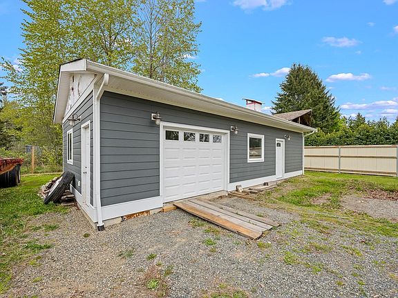 3rd image of 1238 Don Rd