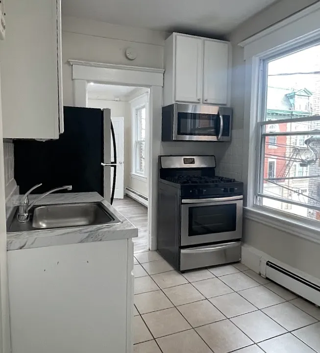 14 Hilliard Ave #5