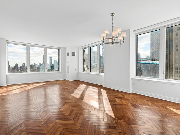 3rd image of 15 W 63rd St APT 32B
