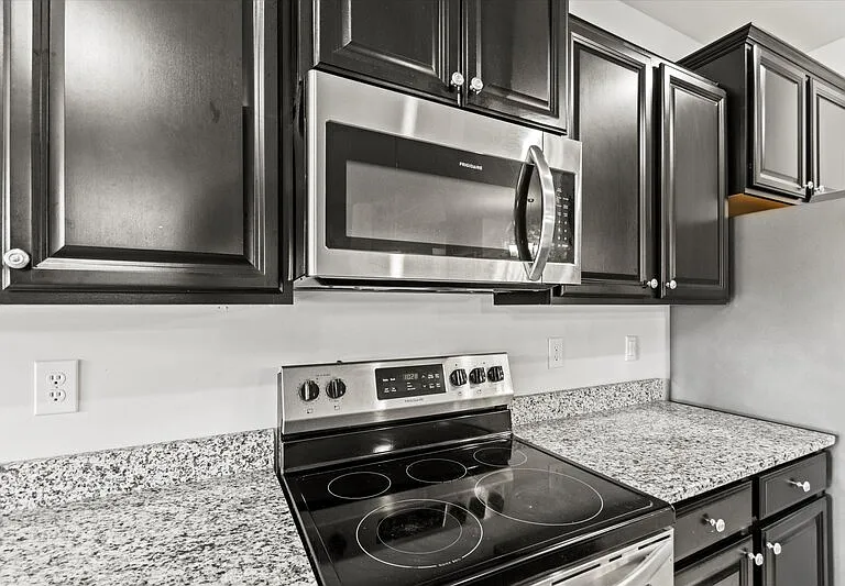 292 Abercorn Dr — Photo 10