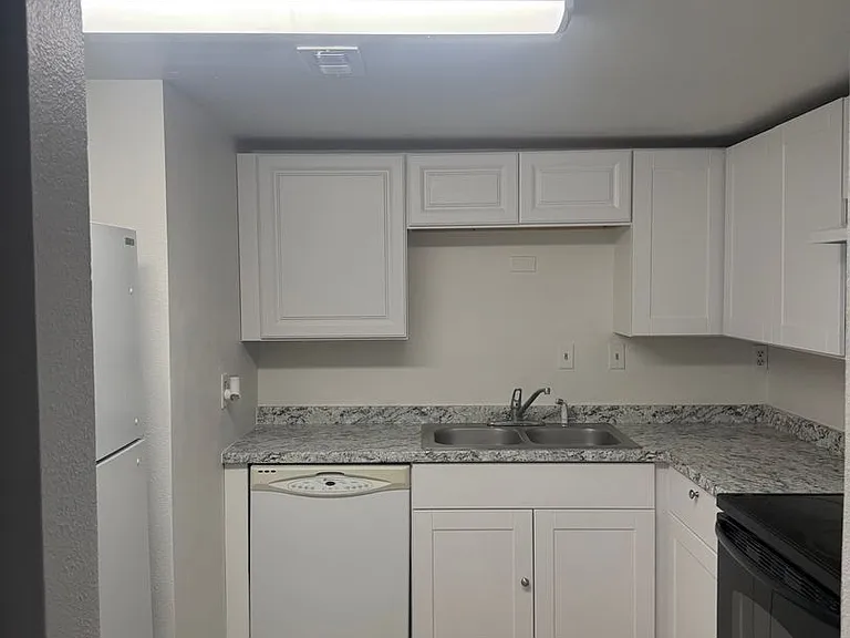 861 Sky Lake Cir #C — Photo 12