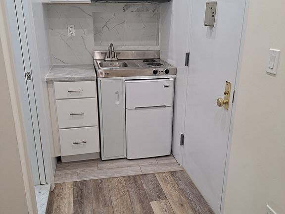 3rd image of 216 W 100th St #705