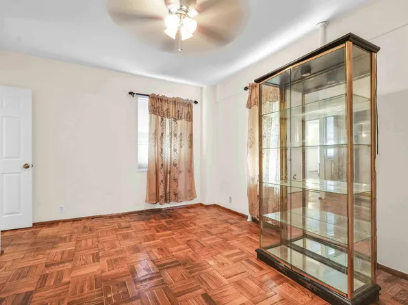 6 Fordham Hill Oval image 12 of 25