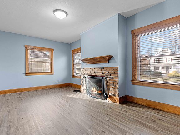 3rd image of 1731 Douglas St