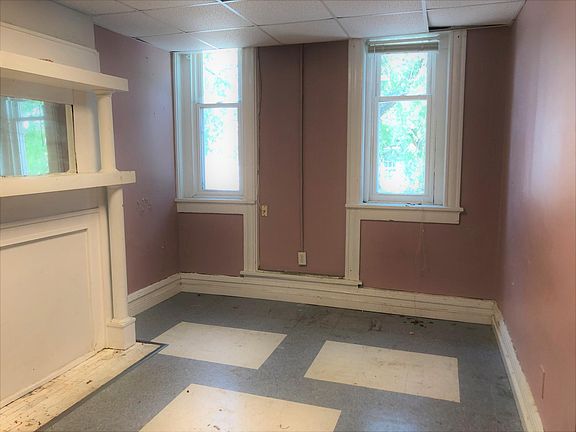 4th image of 701 W Clay St