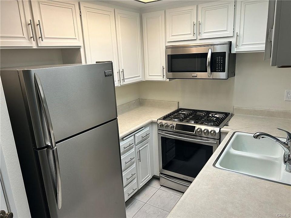 1st image of 13112 Moorpark St #13112