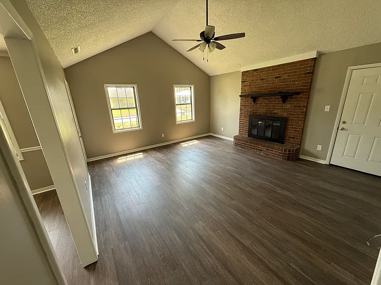 2906 Tyndall Dr — Photo 5
