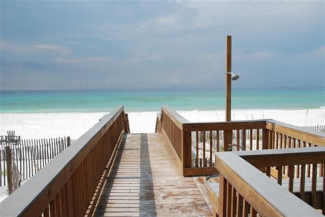 1st image of 80 Beach Dr W