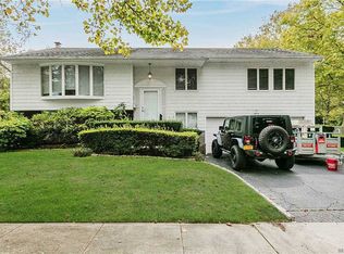 2 Modell Ct, East Northport, NY 11731
