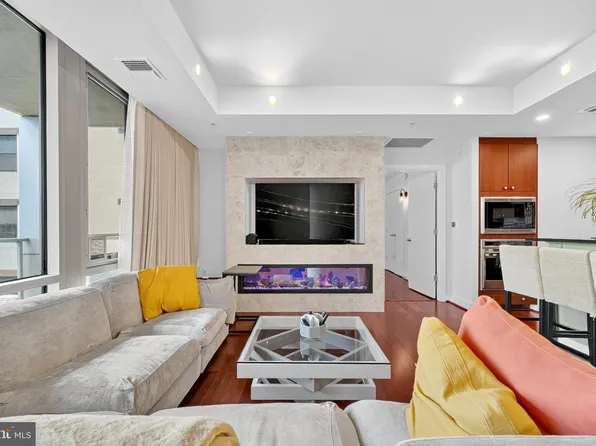 6820 Wisconsin Ave APT 4006, Bethesda, MD 20816