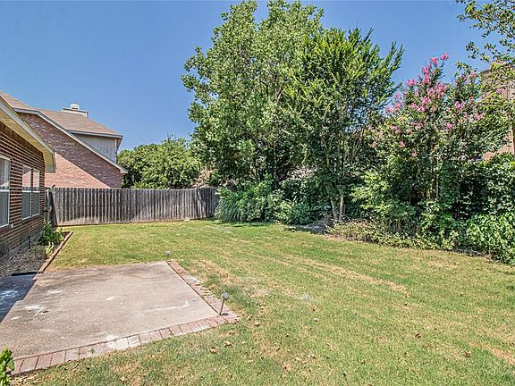 5th image of 2710 Chatsworth Dr
