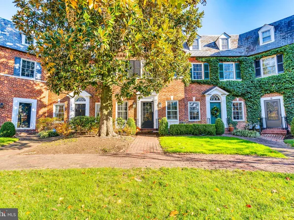 2555 Waterside Dr NW, Washington, DC 20008