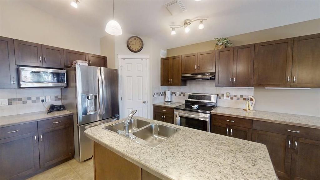 766 S Mount Sundance Ln W, Lethbridge, AB - View 5