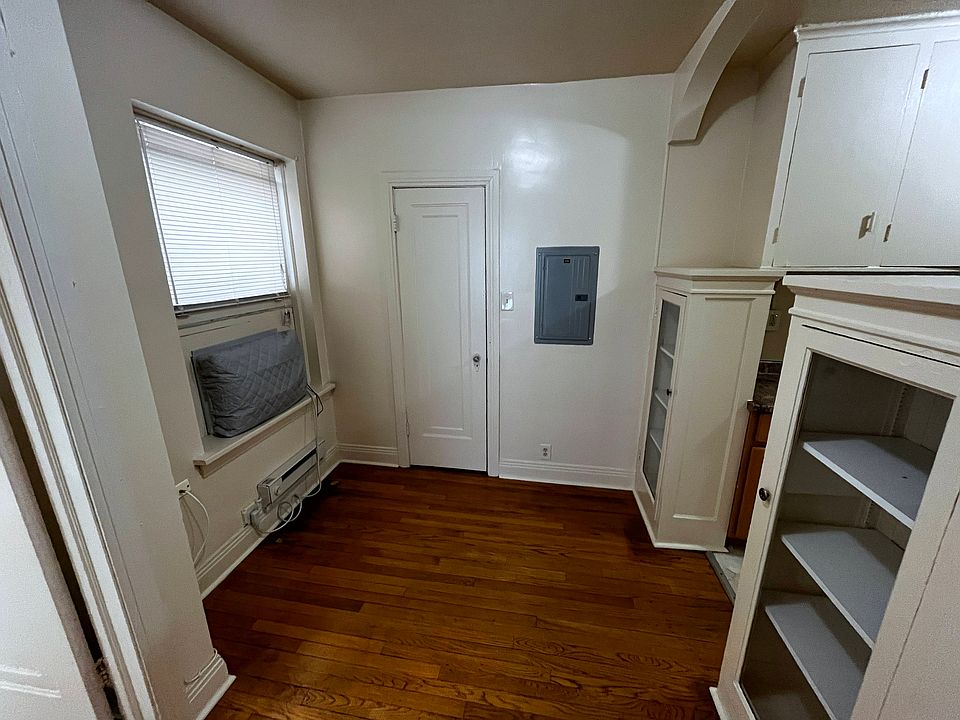 Apt #200 - Dining Area