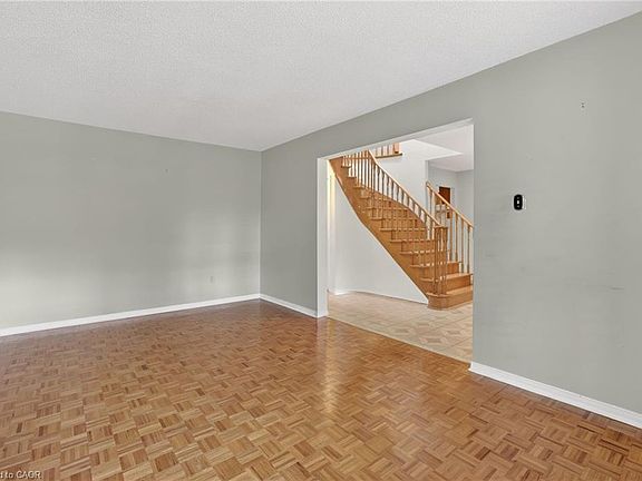 5th image of 415 Conley St