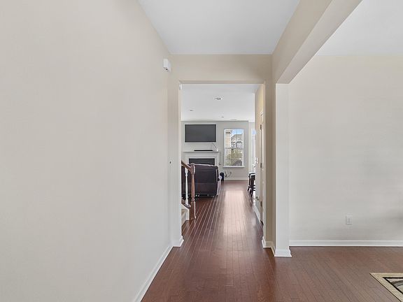 3rd image of 4249 Saubranch Hill St