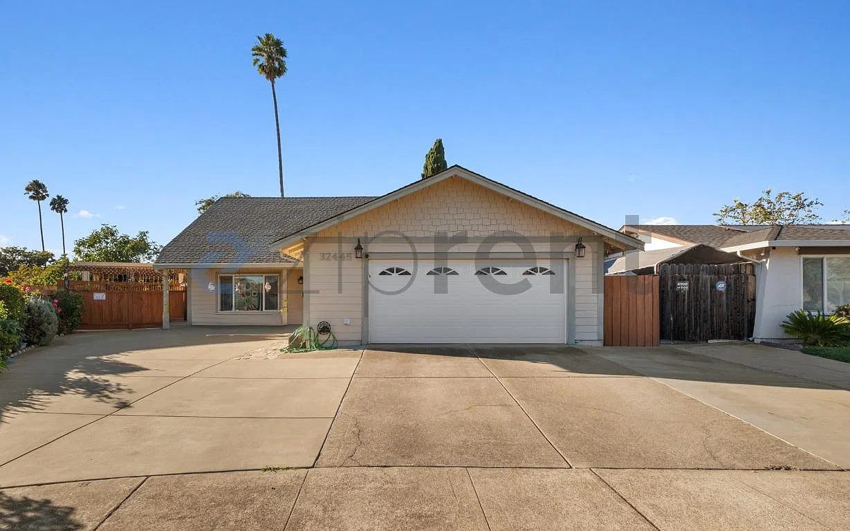 4 bed, 1936 sqft, $4,950 — Photo 1