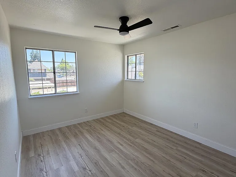 1031 Silver Elm Ct — Photo 10