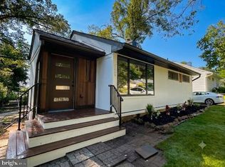 1229 Simmons Dr, Rockville, MD 20851
